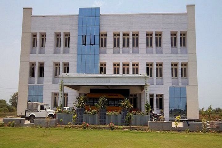 https://cache.careers360.mobi/media/colleges/social-media/media-gallery/2686/2019/3/27/Campus View of Vidhyadeep Institute of Engineering and Technology Surat_Campus View.jpg
